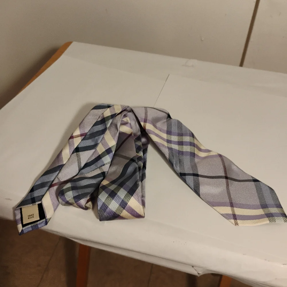 Burberry Mens Iconic Nova Check Skinny Tie 100% Silk - Picture 3 of 13